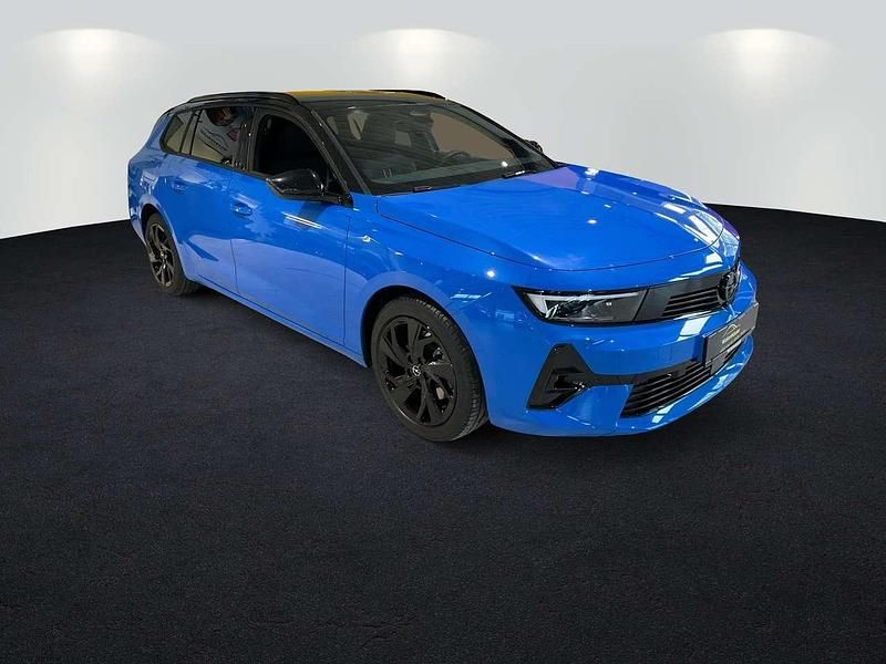 Neu Opel Astra 131 PS (96 kW) 2025 Lackierung watteau grn/typ aus Kombi