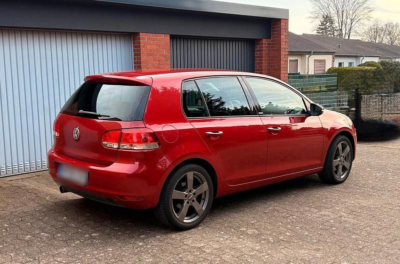 Gebraucht VW Golf VI Style 105 PS (77 kW) 2011 Rot Kleinwagen