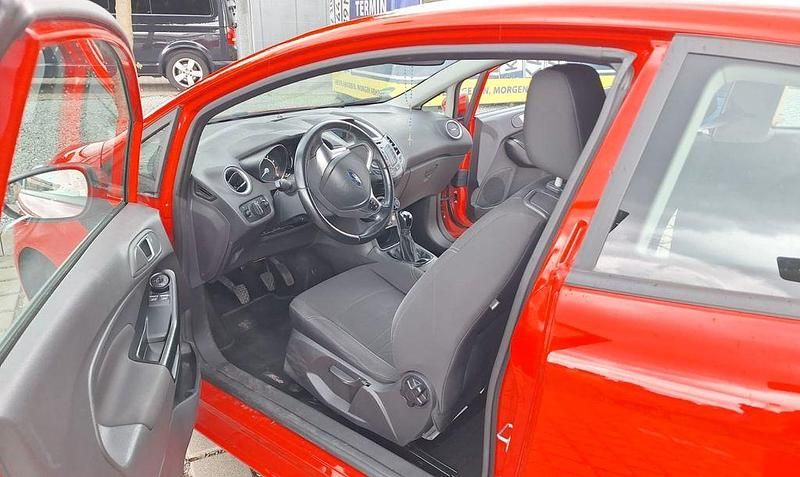 Gebraucht Ford Fiesta 80 PS (58 kW) 2016 Rot Kleinwagen