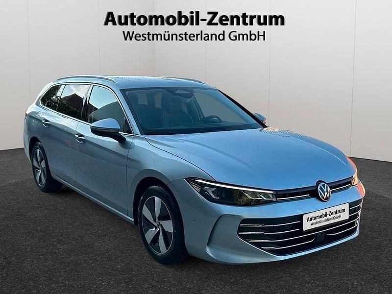 Silber Gebraucht 2024 VW Passat Business Kombi | 33.590 € (Superpreis) - Bild 1/4