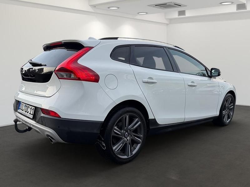 Gebraucht Volvo V40 CC Summum 190 PS (139 kW) 2014 Weiß Kombi