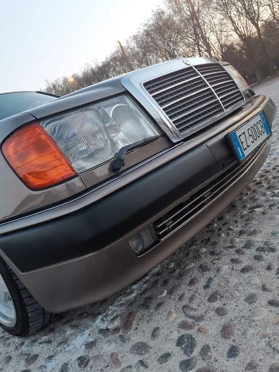 Gebraucht Mercedes E500 326 PS (239 kW) 1992 Gold Limousine