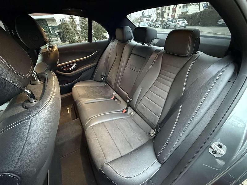 Gebraucht Mercedes E220 194 PS (142 kW) 2020 Grau Limousine