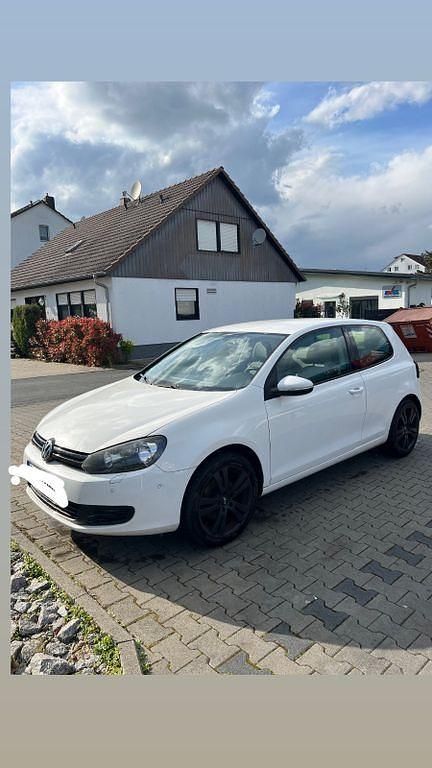 Weiß Gebraucht 2010 VW Golf VI Team Coupé | 5.800 € (Etwas zu teuer) - Bild 1/4