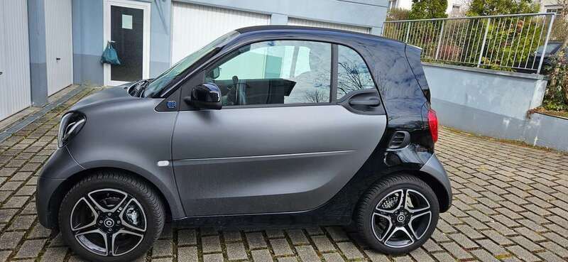 Grau Gebraucht 2022 Smart ForTwo Electric Drive Coupé | 13.600 € (Teuer) - Bild 1/4