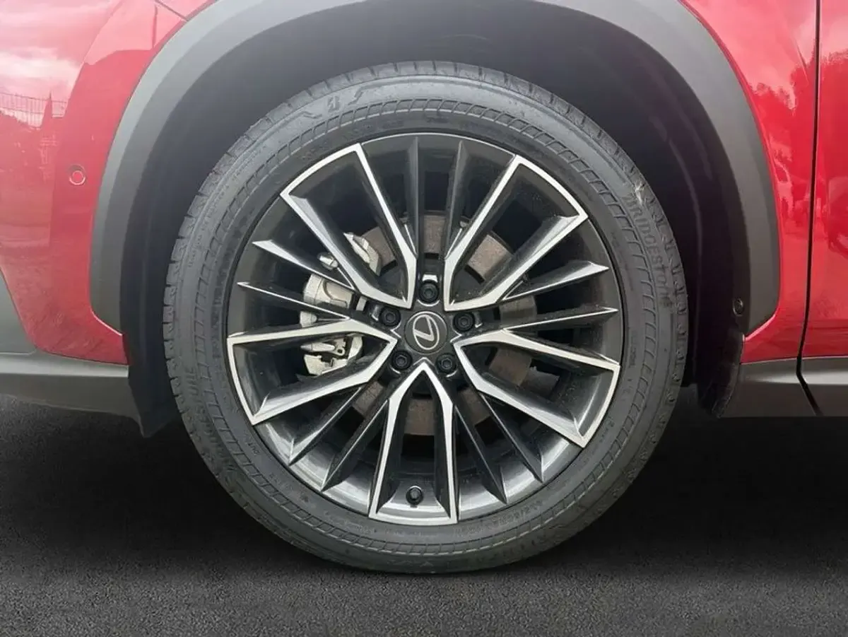 Neu Lexus NX350h Luxury Line 200 PS (147 kW) 2026 Rot SUV