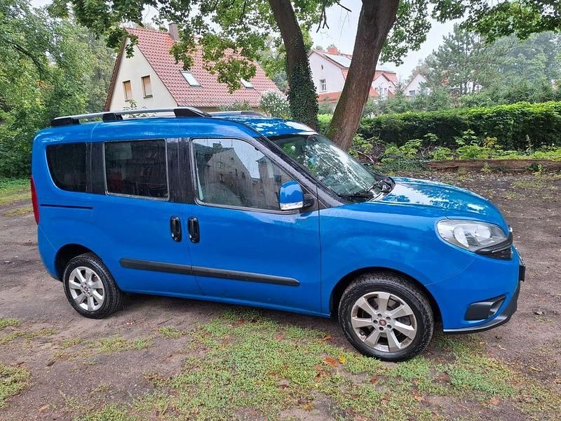 Blau Gebraucht 2016 Fiat Doblò Easy Van / Kleinbus | 8.900 € (Fairer Preis) - Bild 1/4