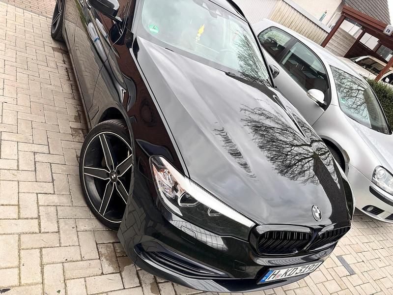 Schwarz Gebraucht 2018 BMW 530 Kombi | 18.500 € (Guter Preis) - Bild 1/4