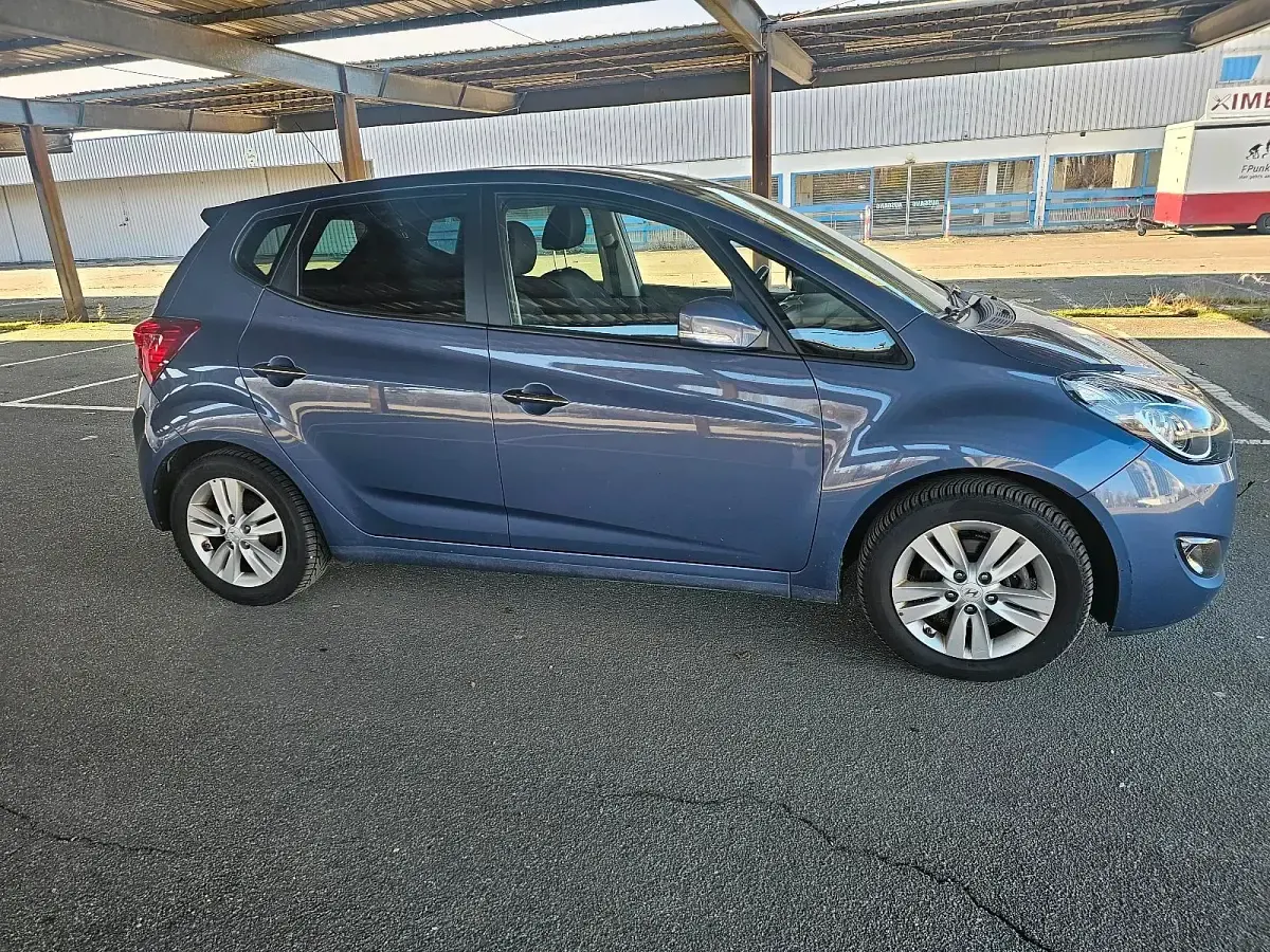 Gebraucht Hyundai ix20 115 PS (84 kW) 2013 Blau Kleinwagen