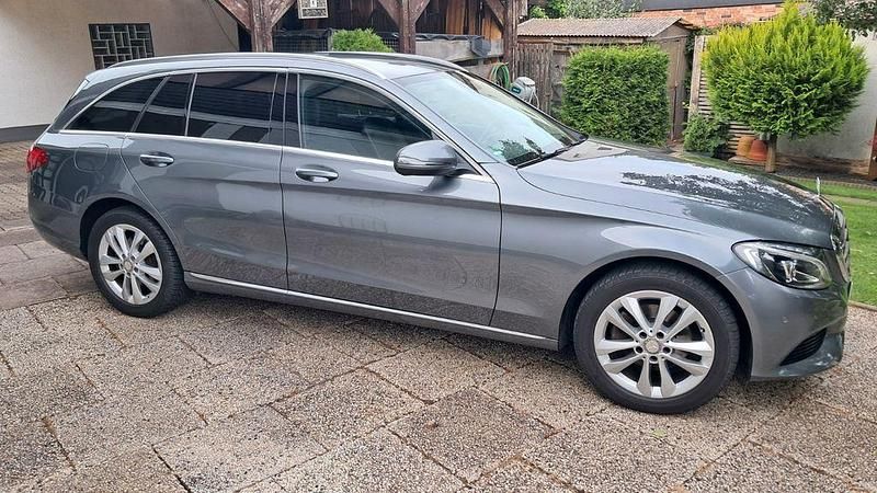Grau Gebraucht 2016 Mercedes C180 Avantgarde Limousine | 12.900 € (Guter Preis) - Bild 1/4