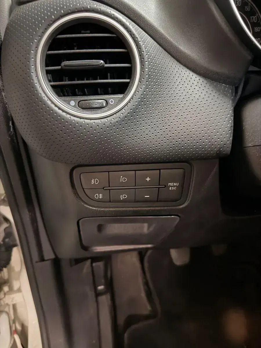 Gebraucht Fiat Punto Evo Active 69 PS (50 kW) 2011 Weiß Kleinwagen