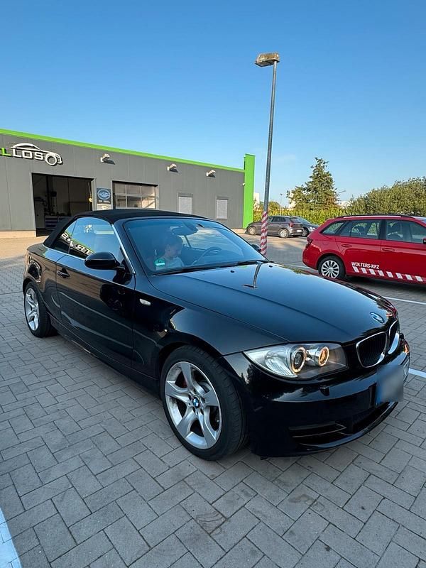 Schwarz Gebraucht 2008 BMW 123 Cabriolet Cabrio | 6.999 € - Bild 1/4