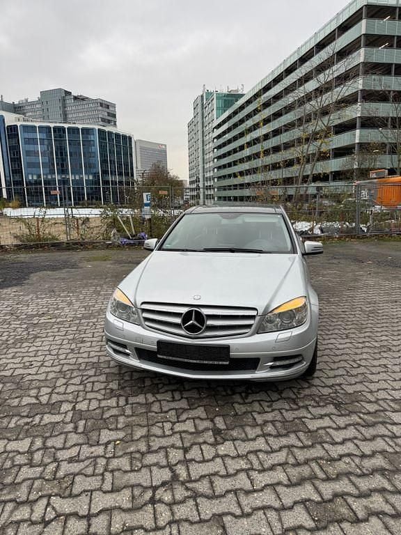 Silber Gebraucht 2011 Mercedes C300 Avantgarde Limousine | 9.490 € (Fairer Preis) - Bild 1/4