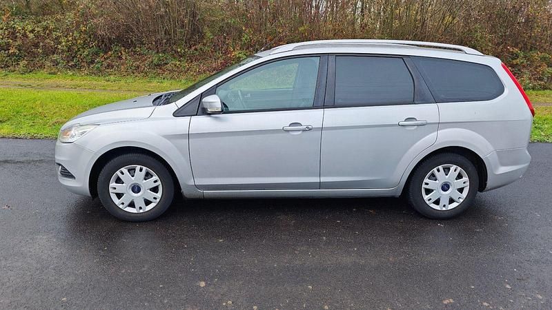 Gebraucht Ford Focus Titanium 101 PS (74 kW) 2010 Silber Kombi