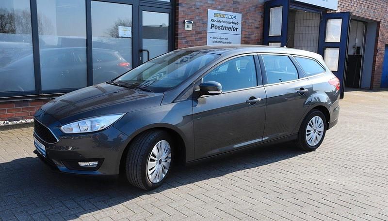 Gebraucht Ford Focus Business Edition 120 PS (88 kW) 2017 Grau Kombi