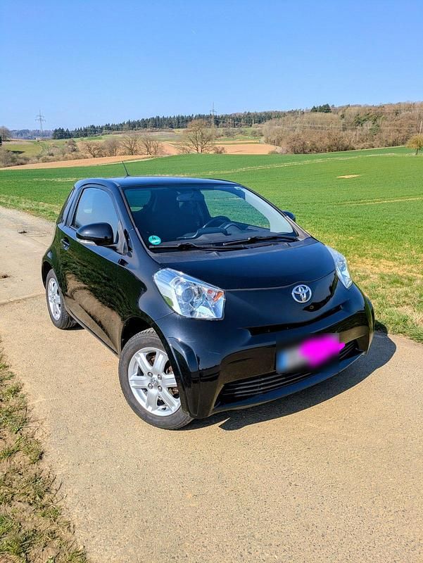 Gebraucht Toyota iQ 98 PS (72 kW) 2010 Schwarz Kleinwagen