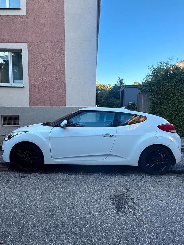 Gebraucht Hyundai Veloster 140 PS (102 kW) 2011 Weiß Kleinwagen