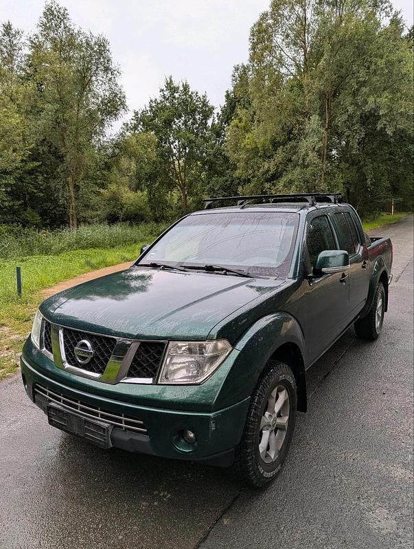 Grün Gebraucht 2009 Nissan Navara Abholung | 5.300 € - Bild 1/4