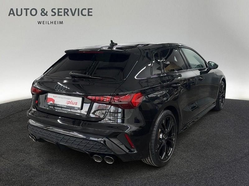 Gebraucht Audi S3 Ambiente 333 PS (244 kW) 2024 Mythosschwarz metallic Limousine