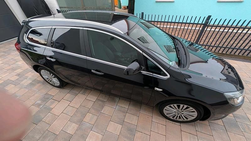 Gebraucht Opel Astra Innovation 160 PS (117 kW) 2013 Schwarz Kombi