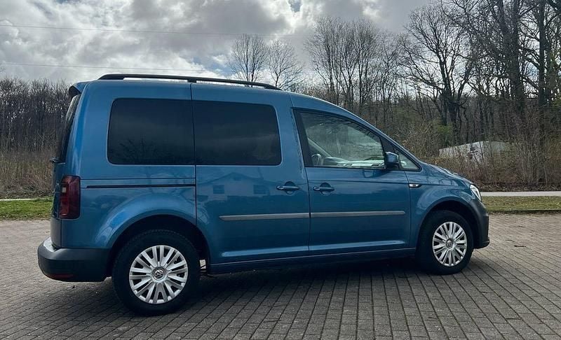 Gebraucht VW Caddy Trendline 102 PS (75 kW) 2017 Blau Van / Kleinbus