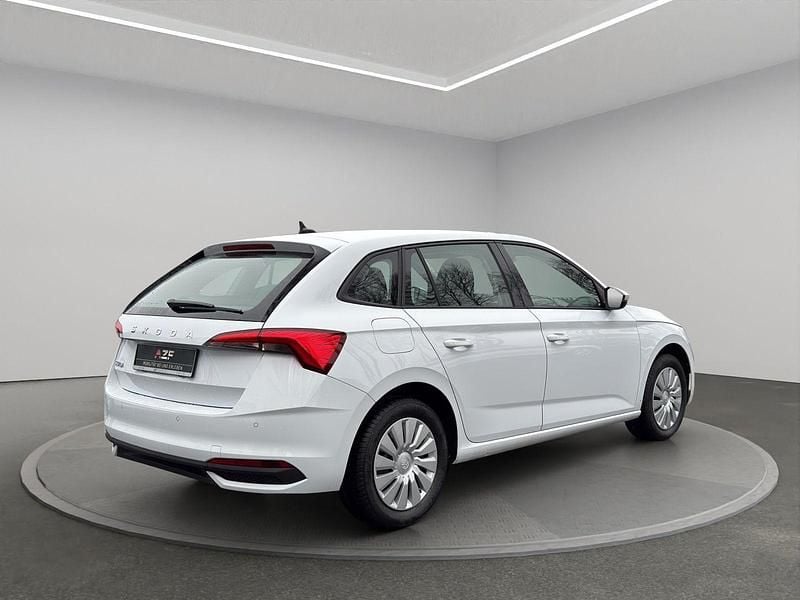 Gebraucht Skoda Scala Essence 95 PS (69 kW) 2026 Moonweiss metallic Kleinwagen