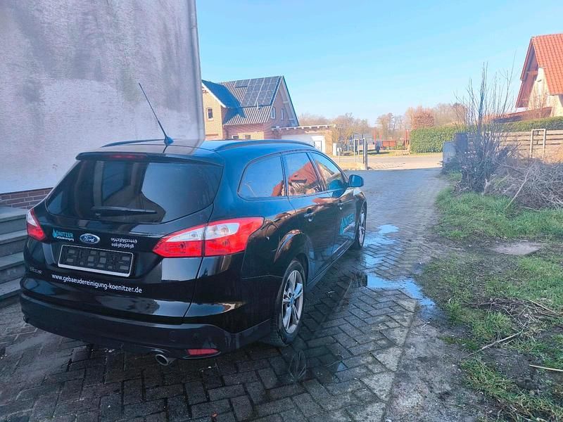 Gebraucht Ford Focus 140 PS (102 kW) 2013 Schwarz Kombi
