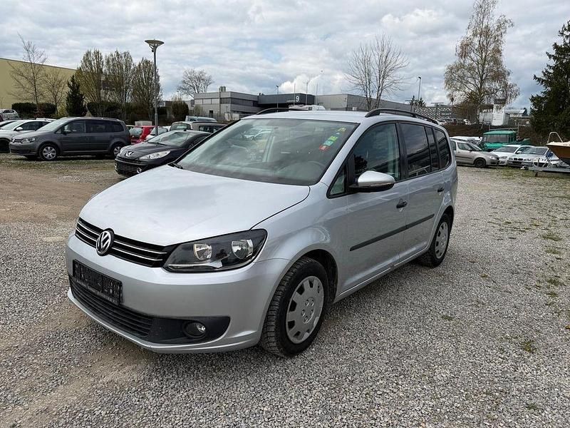Second-hand VW Touran Trendline 105 CP (77 kW) 2012 Argintiu Monovolum