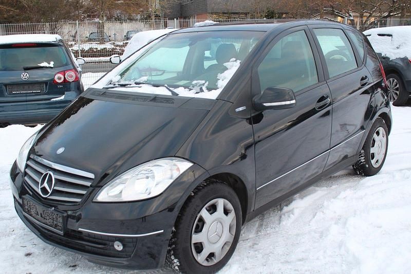Schwarz Gebraucht 2011 Mercedes A160 Kleinwagen | 5.499 € (Fairer Preis) - Bild 1/4
