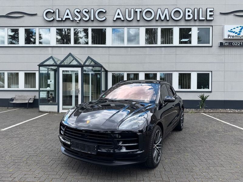 Tiefschwarzmetallic Gebraucht 2019 Porsche Macan Sport SUV | 49.950 € (Teuer) - Bild 1/4