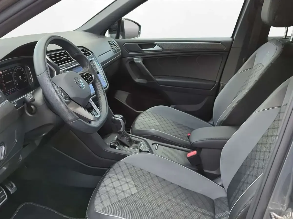 Gebraucht VW Tiguan Allspace R-line 150 PS (110 kW) 2022 Plantinum grey metallic SUV