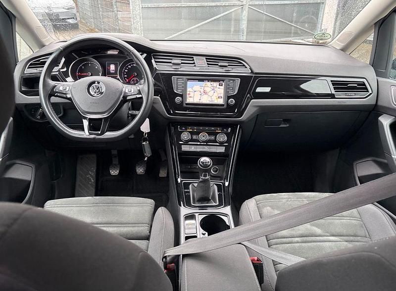 Gebraucht VW Touran Highline 150 PS (110 kW) 2016 Schwarz Van / Kleinbus