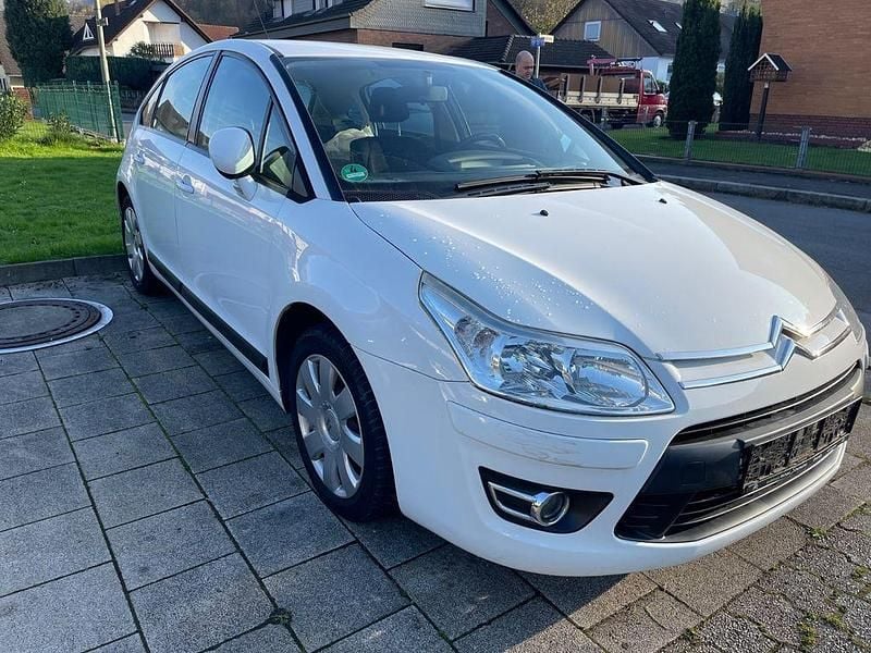 Weiß Gebraucht 2009 Citroën C4 Limousine | 3.750 € (Etwas zu teuer) - Bild 1/4