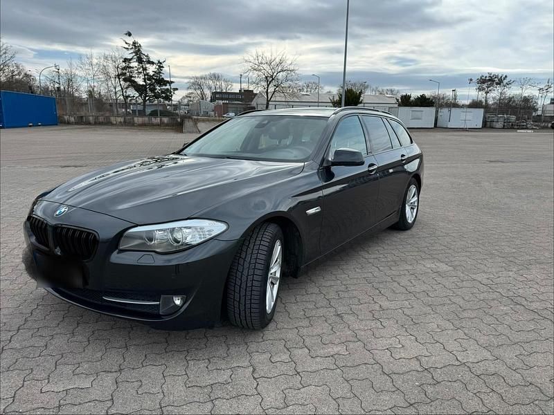 Gebraucht BMW 520 184 PS (135 kW) 2012 Grau Kombi