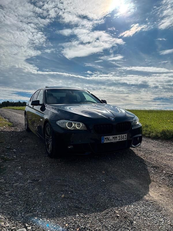 Schwarz Gebraucht 2013 BMW 530 Limousine | 9.990 € (Guter Preis) - Bild 1/4
