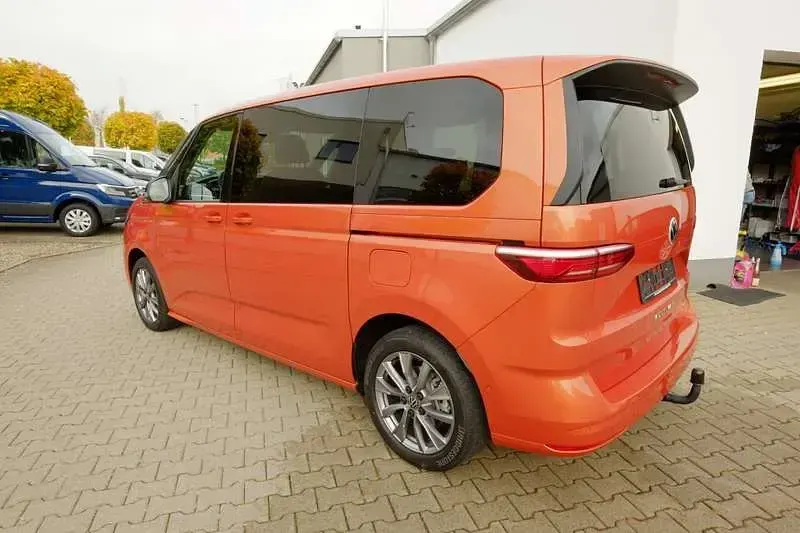 Käytetty VW Multivan Energetic 160 HP (117 kW) 2022 Oranssi Tila-auto
