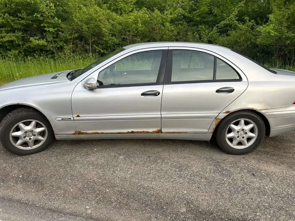Gebraucht Mercedes C180 130 PS (95 kW) 2001 Silber Limousine