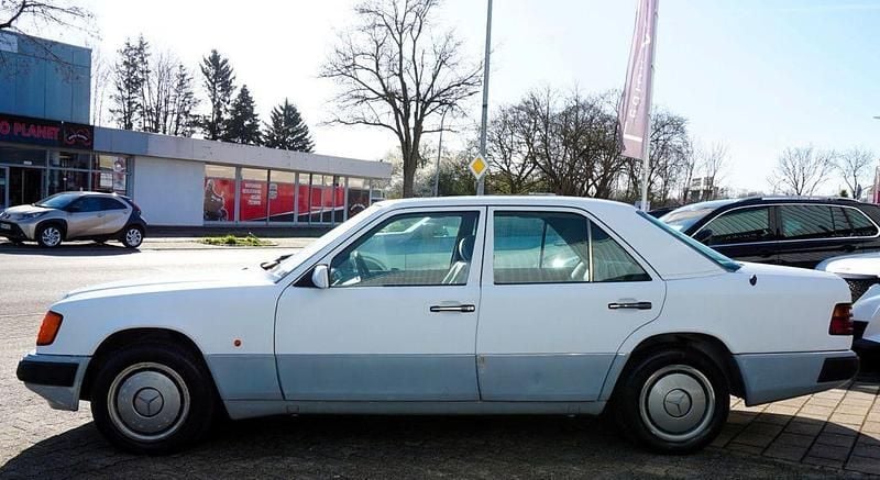 Gebraucht Mercedes E230 132 PS (97 kW) 1992 Weiß Limousine