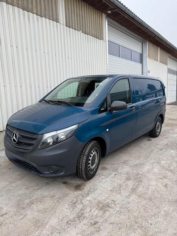 Blau Gebraucht 2017 Mercedes Vito Van | 16.000 € (Superpreis) - Bild 1/4