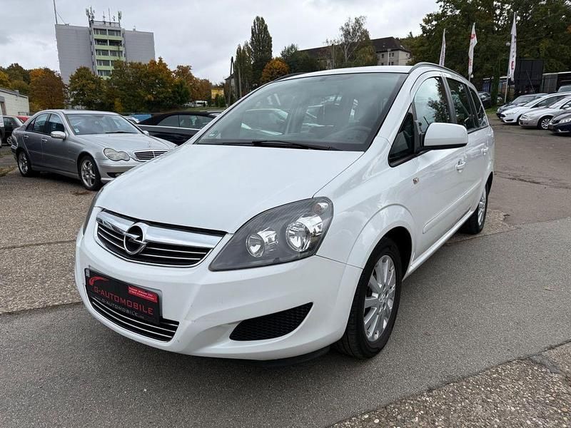Weiß Gebraucht 2011 Opel Zafira Family Van / Kleinbus | 6.200 € (Teuer) - Bild 1/4