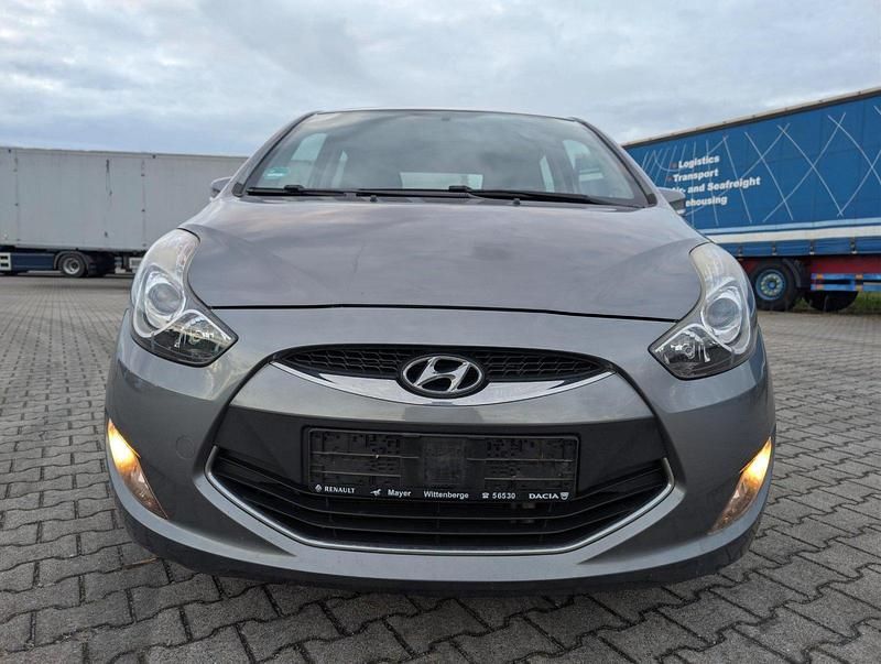 Gebraucht Hyundai ix20 90 PS (66 kW) 2013 Grau Kleinwagen