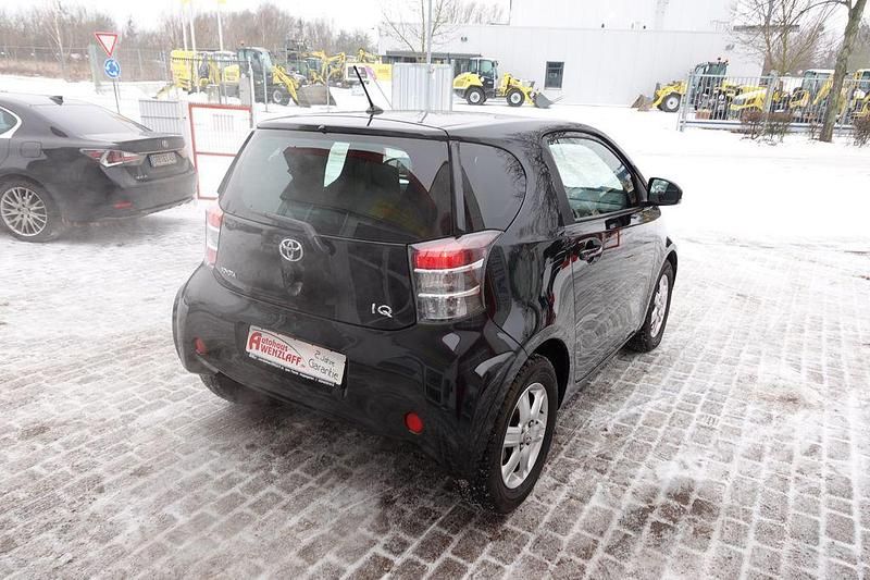 Gebraucht Toyota iQ 98 PS (72 kW) 2013 Schwarz Kleinwagen