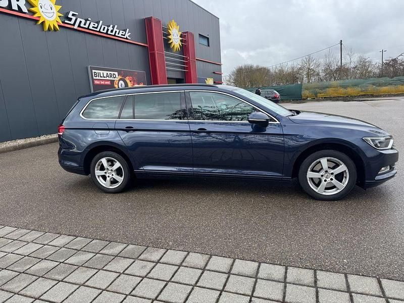 Gebraucht VW Passat Comfortline 150 PS (110 kW) 2016 Blau Kombi