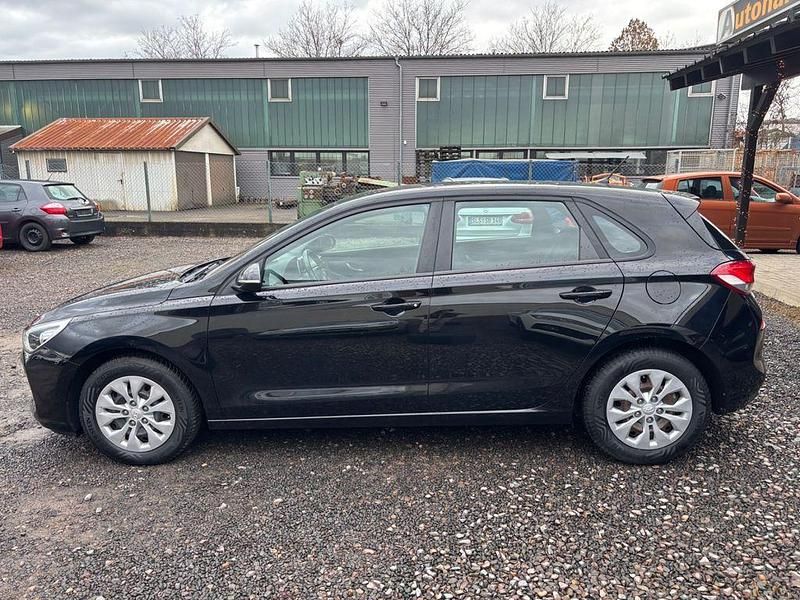 Gebraucht Hyundai i30 99 PS (72 kW) 2018 Schwarz Limousine