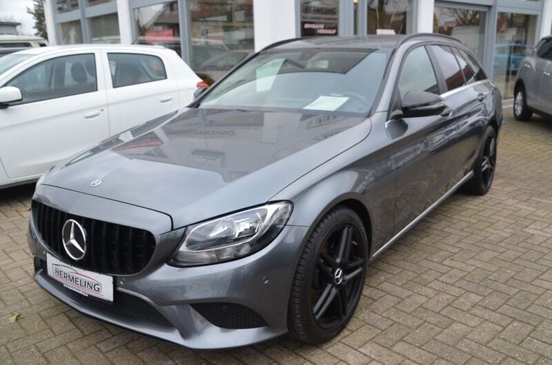 Grau Gebraucht 2019 Mercedes C160 Coupé | 19.850 € (Etwas zu teuer) - Bild 1/4