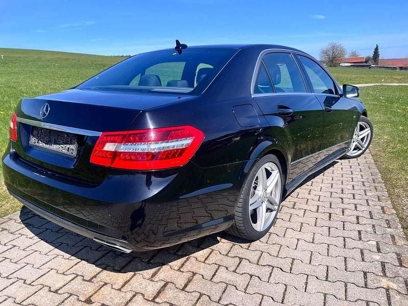 Gebraucht Mercedes E500 Avantgarde 408 PS (300 kW) 2012 Schwarz Limousine