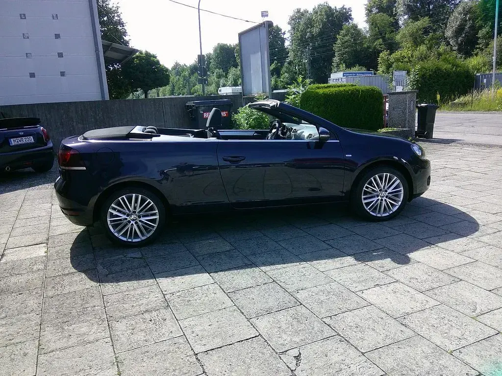 Gebraucht VW Golf Cabriolet Cup 122 PS (89 kW) 2015 Dark purple metallic Cabrio