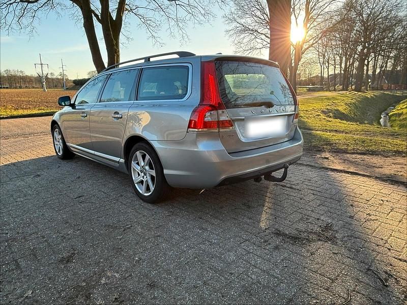 Gebraucht Volvo V70 163 PS (119 kW) 2013 Silber Kombi