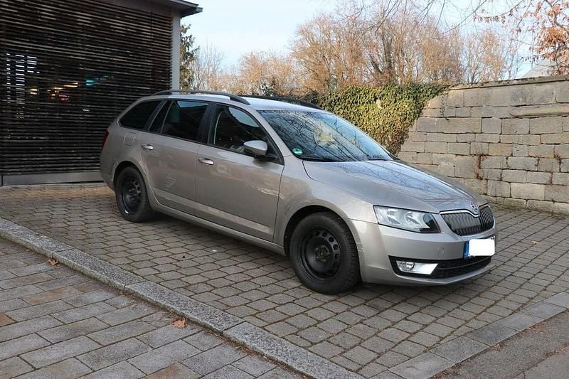 Gebraucht Skoda Octavia Ambition 150 PS (110 kW) 2016 Beige Kleinwagen