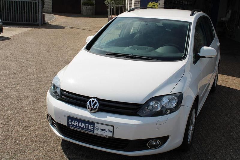 Weiß Gebraucht 2009 VW Golf Plus Cross Trendline Van / Kleinbus | 8.900 € (Teuer) - Bild 1/4